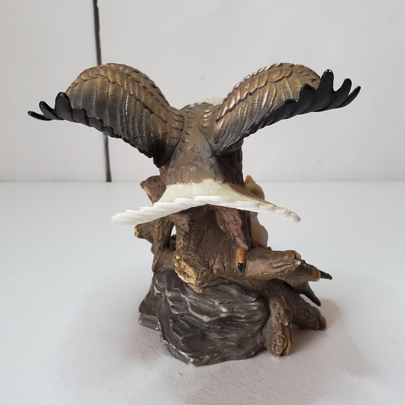 *SOLD* Ceramic Bald Eagle & Eaglets Nesting Statue - Picture 3 of 12